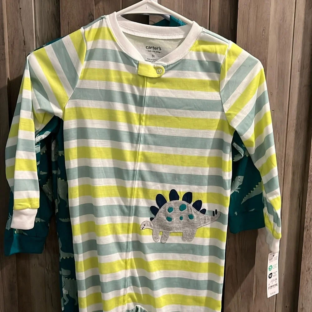 Carter’s set of 2 5T onsie zip up dinosaur pajamas with no slip feet NWT